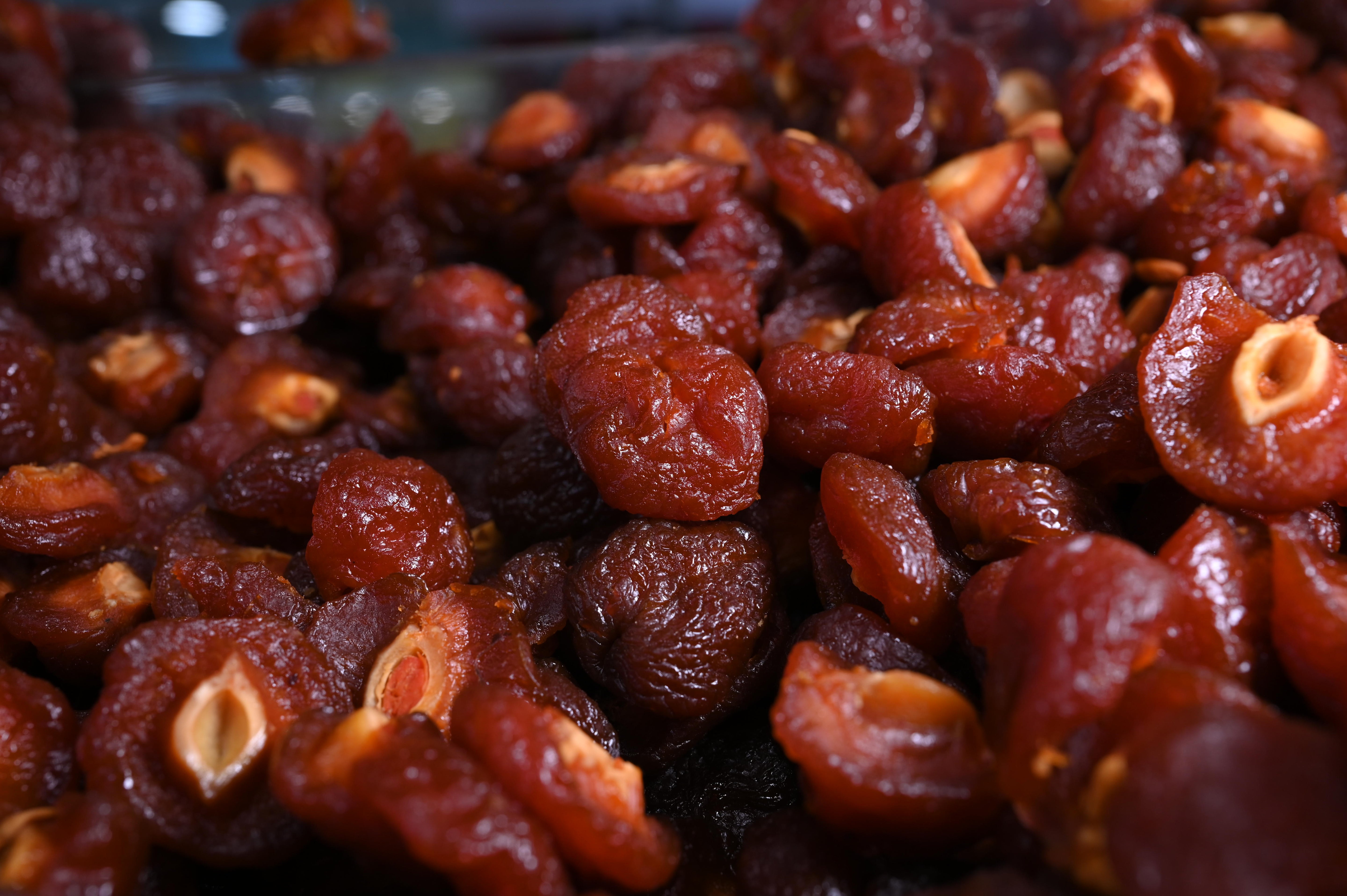 Special Aloo Bukhara Khushk (Dried Plums) Online In Pakistan